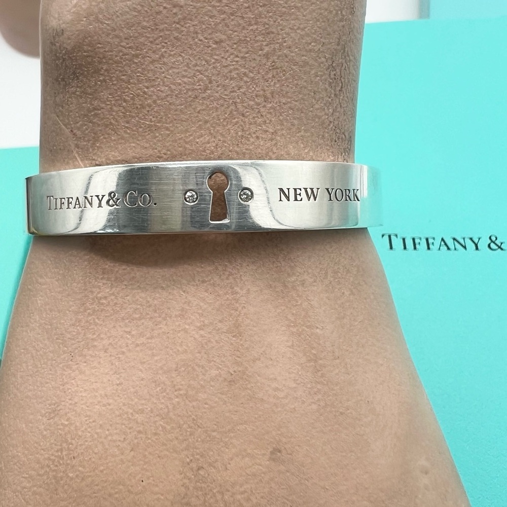 🔴Authentic Vintage Tiffany & Co. Silver Keyhole Diamonds Cuff Bracelet 🔴 - Picture 13 of 14